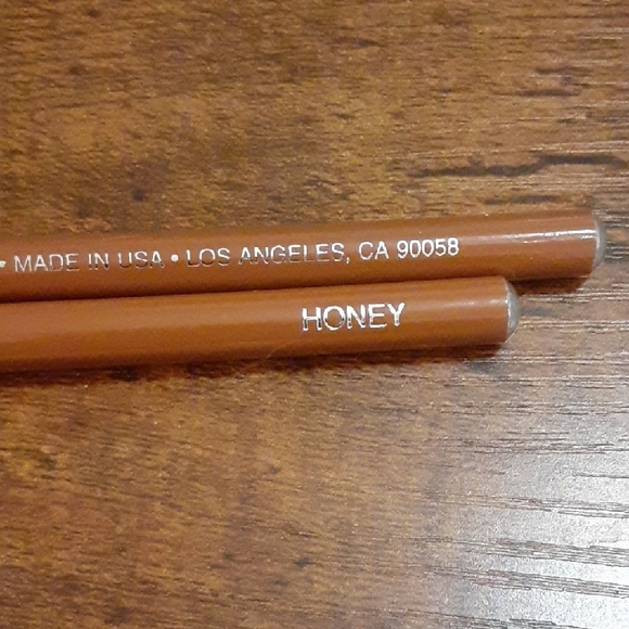 Makeup Bundle - Picture 9 of 9